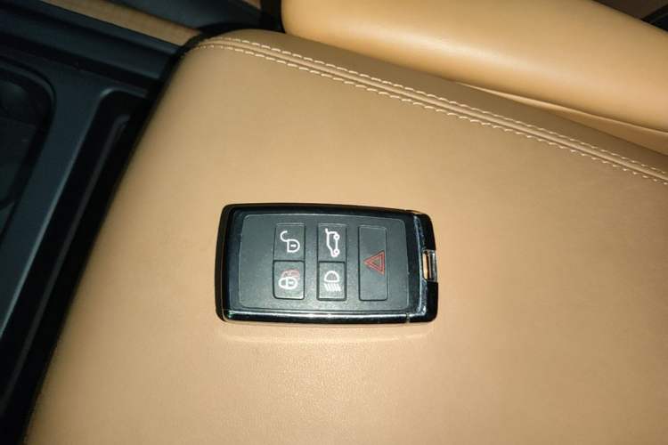 Used Land Rover Defender 2023 Facelift 110 3.0T P400 X Vehicle Key