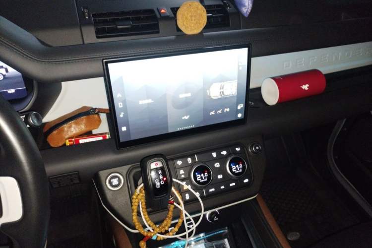 Used Land Rover Defender 2023 Facelift 110 3.0T P400 Dark Edition Audio And AC Panel