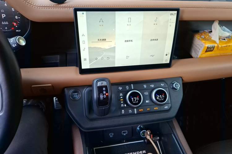 Used Land Rover Defender 2023 Facelift 110 3.0T P400 X Audio And AC Panel