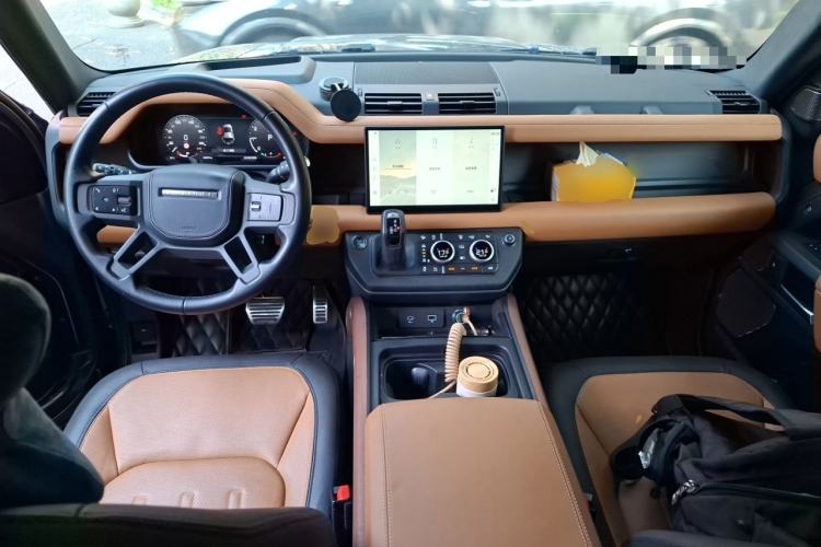 Used Land Rover Defender 2023 Facelift 110 3.0T P400 X Center Console
