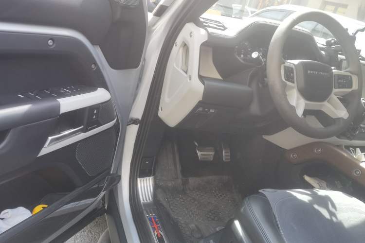 Used Land Rover Defender 2023 Facelift 110 3.0T P400 Dark Edition Driver Seat