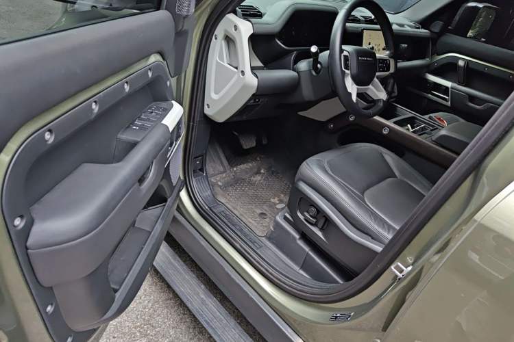 Used Land Rover Defender 2023 110 3.0T P400 X-DYNAMIC HSE Driver Seat