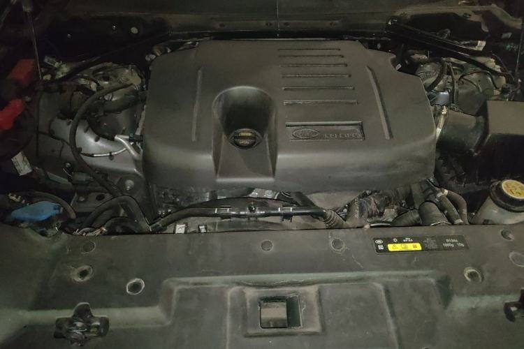 Used Land Rover Defender 2023 110 3.0T P400 X-DYNAMIC HSE Engine Bay