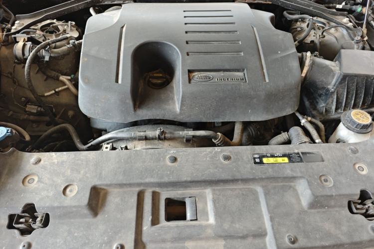 Used Land Rover Defender 2023 Facelift 110 3.0T P400 X-DYNAMIC HSE Engine Bay
