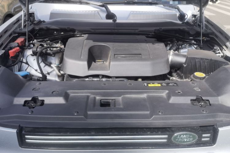 Used Land Rover Defender 2023 Facelift 110 3.0T P400 Dark Edition Engine Bay