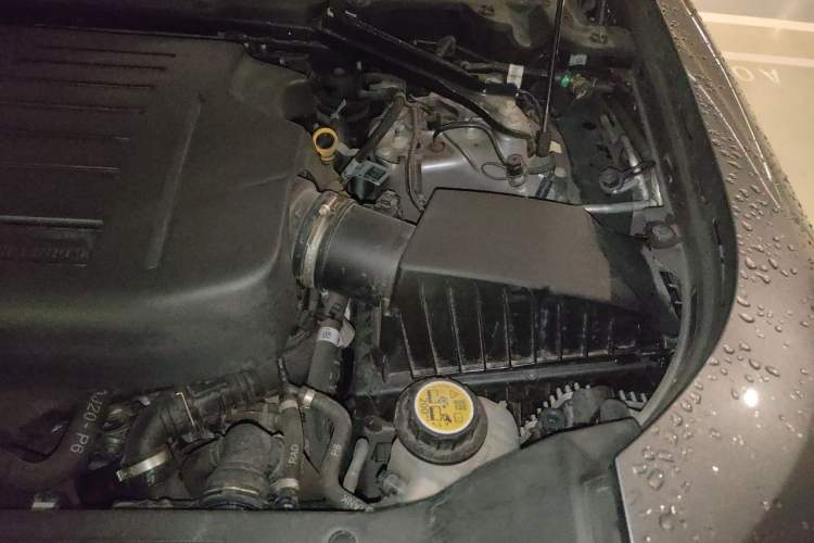 Used Land Rover Defender 2023 110 3.0T P400 X-DYNAMIC HSE Engine Bay Left