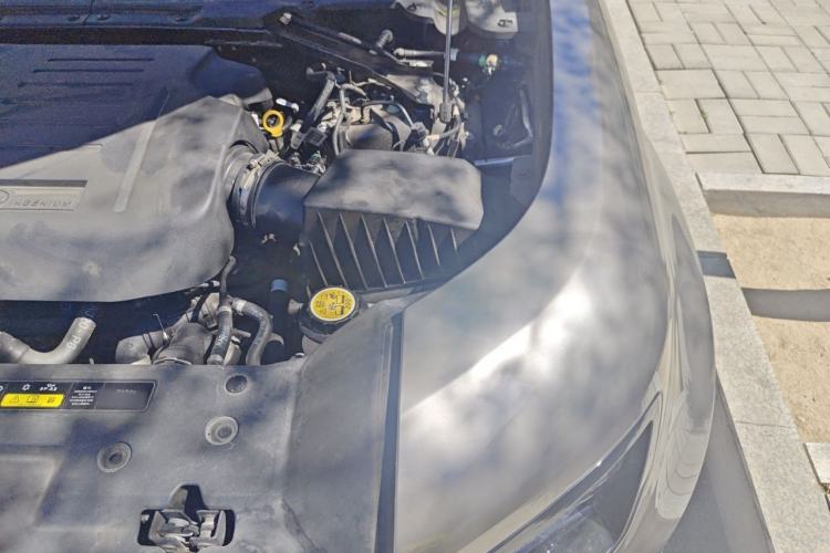 Used Land Rover Defender 2023 Facelift 110 3.0T P400 X-DYNAMIC HSE Engine Bay Left