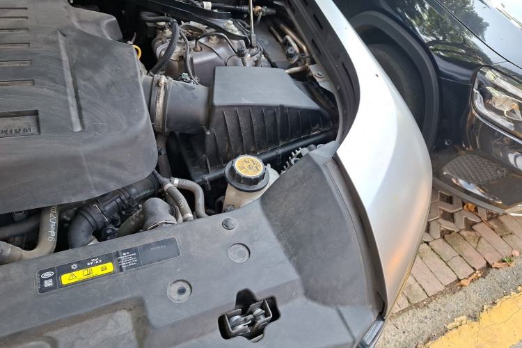 Used Land Rover Defender 2023 Facelift 110 3.0T P400 X Engine Bay Left