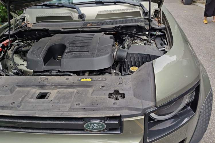 Used Land Rover Defender 2023 110 3.0T P400 X-DYNAMIC HSE Engine Bay Left