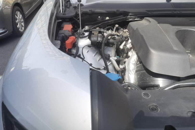 Used Land Rover Defender 2023 Facelift 110 3.0T P400 Dark Edition Engine Bay Right