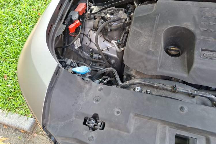 Used Land Rover Defender 2023 Facelift 110 3.0T P400 X Engine Bay Right