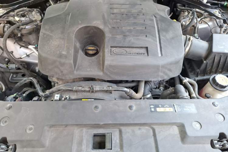 Used Land Rover Defender 2023 Facelift 110 3.0T P400 X Engine Bay