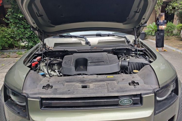 Used Land Rover Defender 2023 110 3.0T P400 X-DYNAMIC HSE Engine Bay