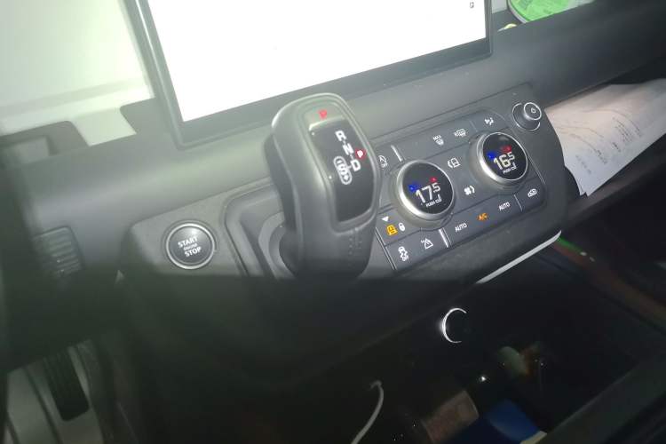 Used Land Rover Defender 2023 110 3.0T P400 X-DYNAMIC HSE Gear Lever