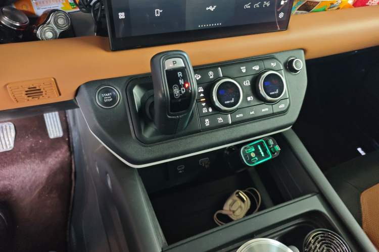 Used Land Rover Defender 2023 Facelift 110 3.0T P400 X-DYNAMIC HSE Gear Lever