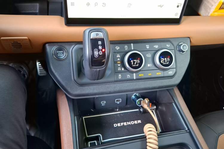 Used Land Rover Defender 2023 Facelift 110 3.0T P400 X Gear Lever