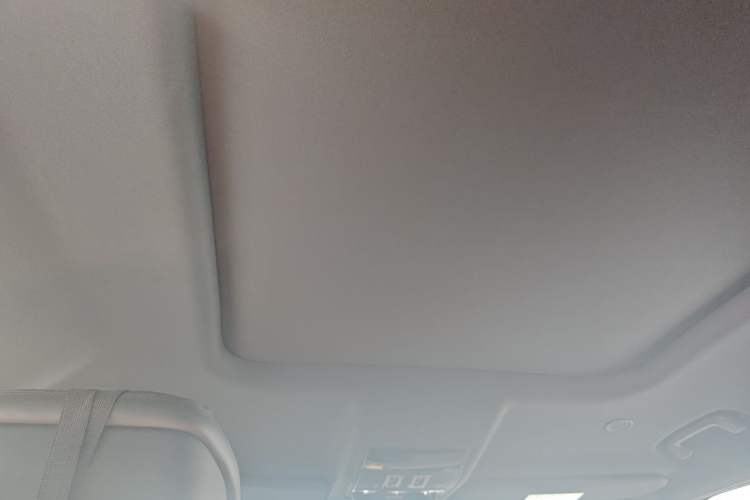 Used Land Rover Defender 2023 Facelift 110 3.0T P400 X-DYNAMIC HSE Headliner