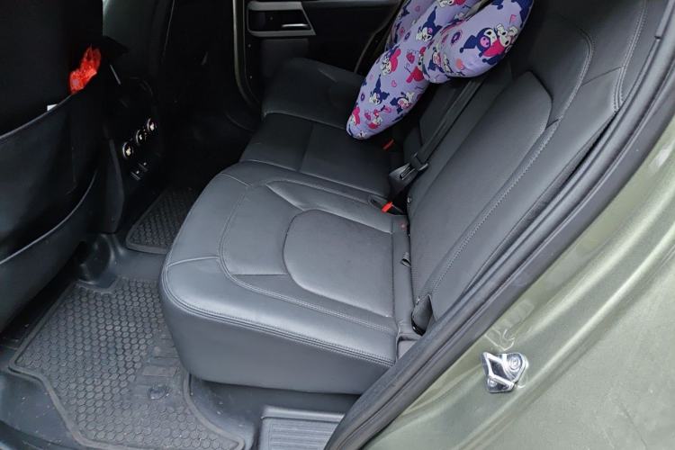 Used Land Rover Defender 2023 110 3.0T P400 X-DYNAMIC HSE Left Rear Seat