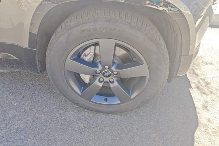 Used Land Rover Defender 2023 Facelift 110 3.0T P400 X-DYNAMIC HSE Right Front Wheel Hub