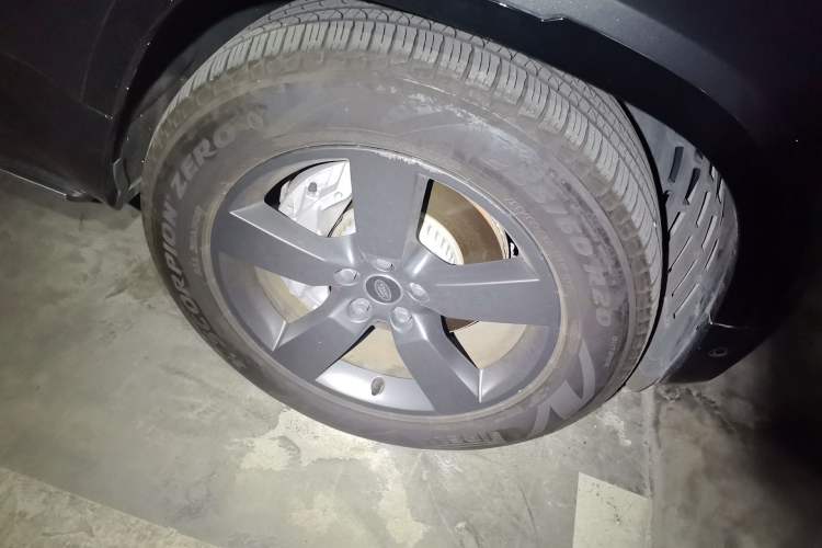 Used Land Rover Defender 2023 110 3.0T P400 X-DYNAMIC HSE Right Front Wheel Hub