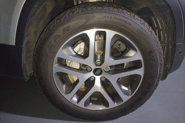 Used Land Rover Defender 2023 Facelift 110 3.0T P400 Dark Edition Right Front Wheel Hub