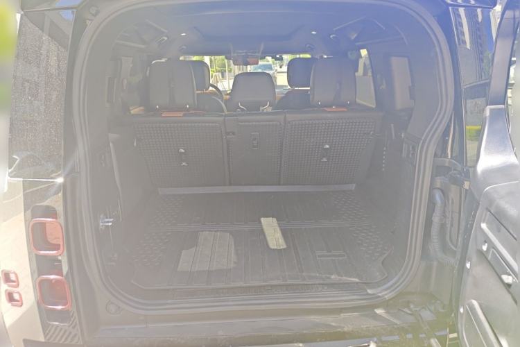 Used Land Rover Defender 2023 Facelift 110 3.0T P400 X-DYNAMIC HSE Trunk