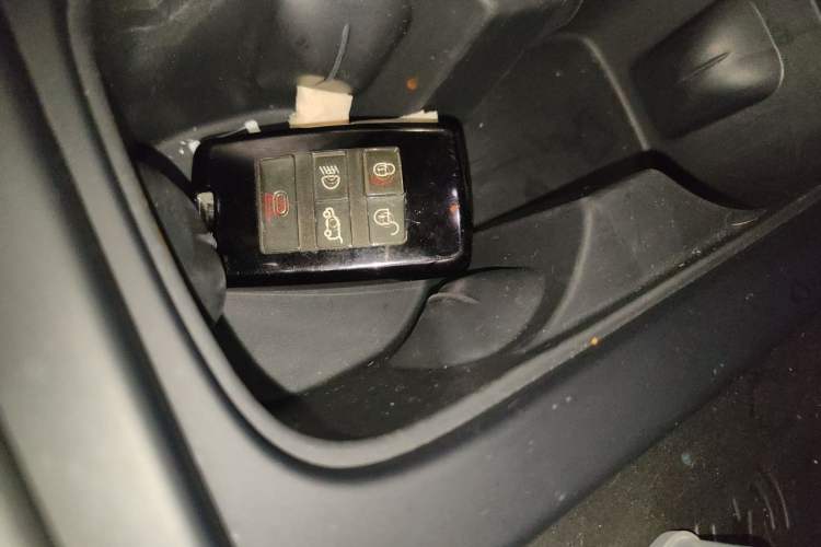 Used Land Rover Defender 2023 110 3.0T P400 X-DYNAMIC HSE Vehicle Key