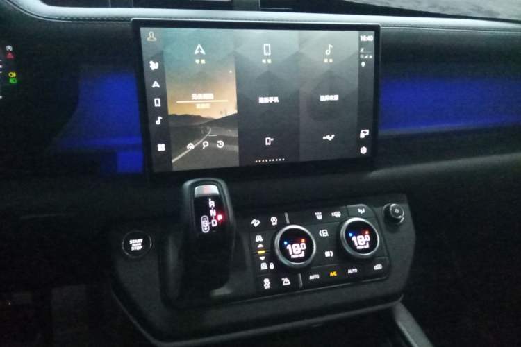 Used Land Rover Defender 2023 Facelift 110 3.0T P400 X-DYNAMIC HSE Audio And AC Panel