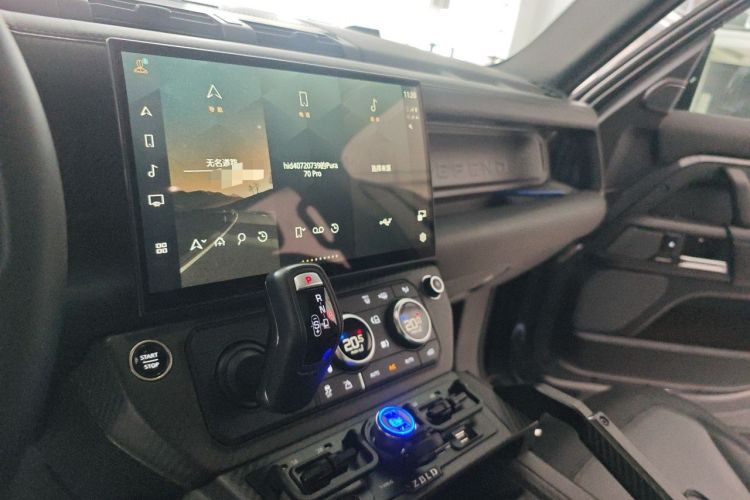 Used Land Rover Defender 2023 110 3.0T P400 X-DYNAMIC HSE Audio And AC Panel