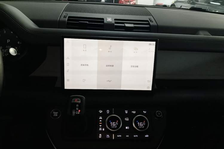 Used Land Rover Defender 2023 Facelift 110 3.0T P400 X-DYNAMIC HSE Audio And AC Panel