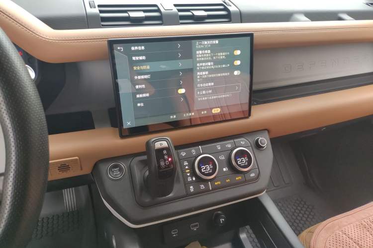 Used Land Rover Defender 2023 Facelift 110 3.0T P400 X-DYNAMIC HSE Audio And AC Panel