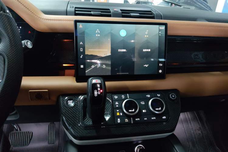Used Land Rover Defender 2023 Facelift 110 3.0T P400 X-DYNAMIC HSE Audio And AC Panel