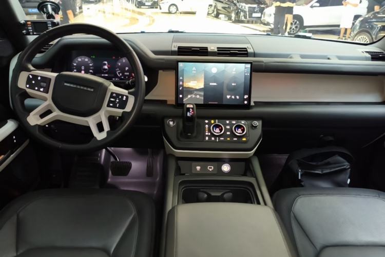 Used Land Rover Defender 2023 Facelift 110 3.0T P400 X-DYNAMIC HSE Center Console