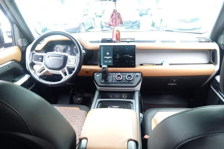 Used Land Rover Defender 2023 Facelift 110 3.0T P400 X-DYNAMIC HSE Center Console