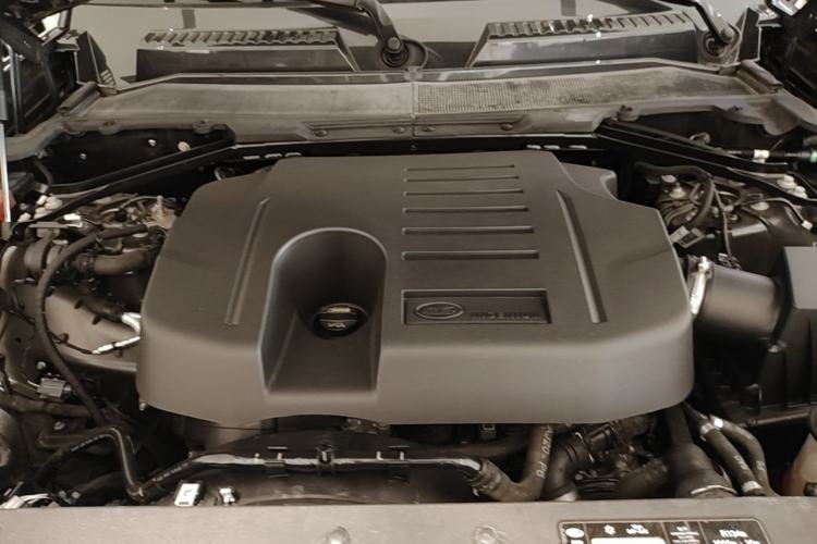 Used Land Rover Defender 2023 Facelift 110 3.0T P400 X-DYNAMIC HSE Engine Bay
