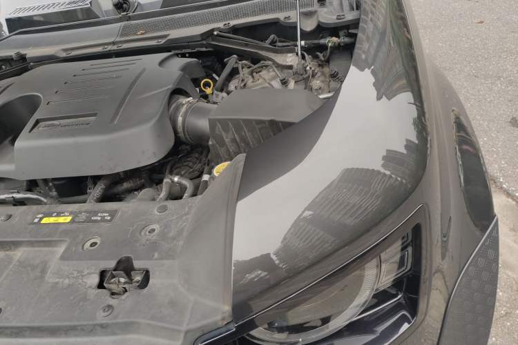 Used Land Rover Defender 2023 Facelift 110 3.0T P400 X-DYNAMIC HSE Engine Bay Left