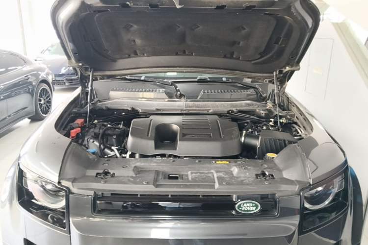 Used Land Rover Defender 2023 Facelift 110 3.0T P400 X-DYNAMIC HSE Engine Bay
