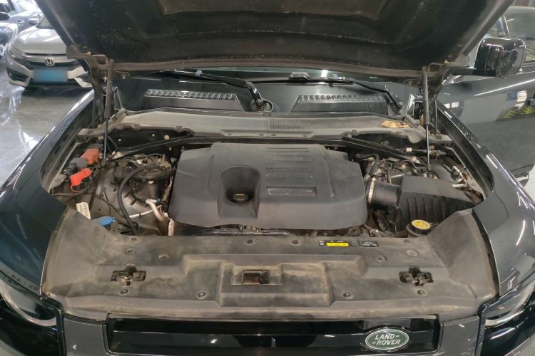Used Land Rover Defender 2023 Facelift 110 3.0T P400 X-DYNAMIC HSE Engine Bay