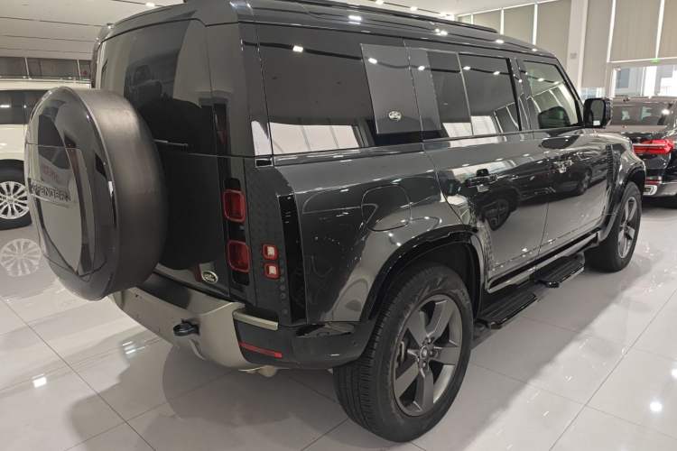 Used Land Rover Defender 2023 Facelift 110 3.0T P400 X-DYNAMIC HSE Exterior 3