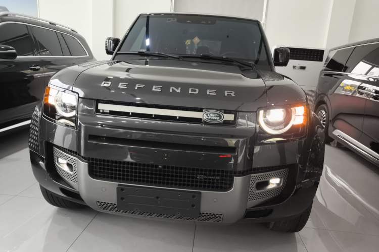 Used Land Rover Defender 2023 Facelift 110 3.0T P400 X-DYNAMIC HSE Front