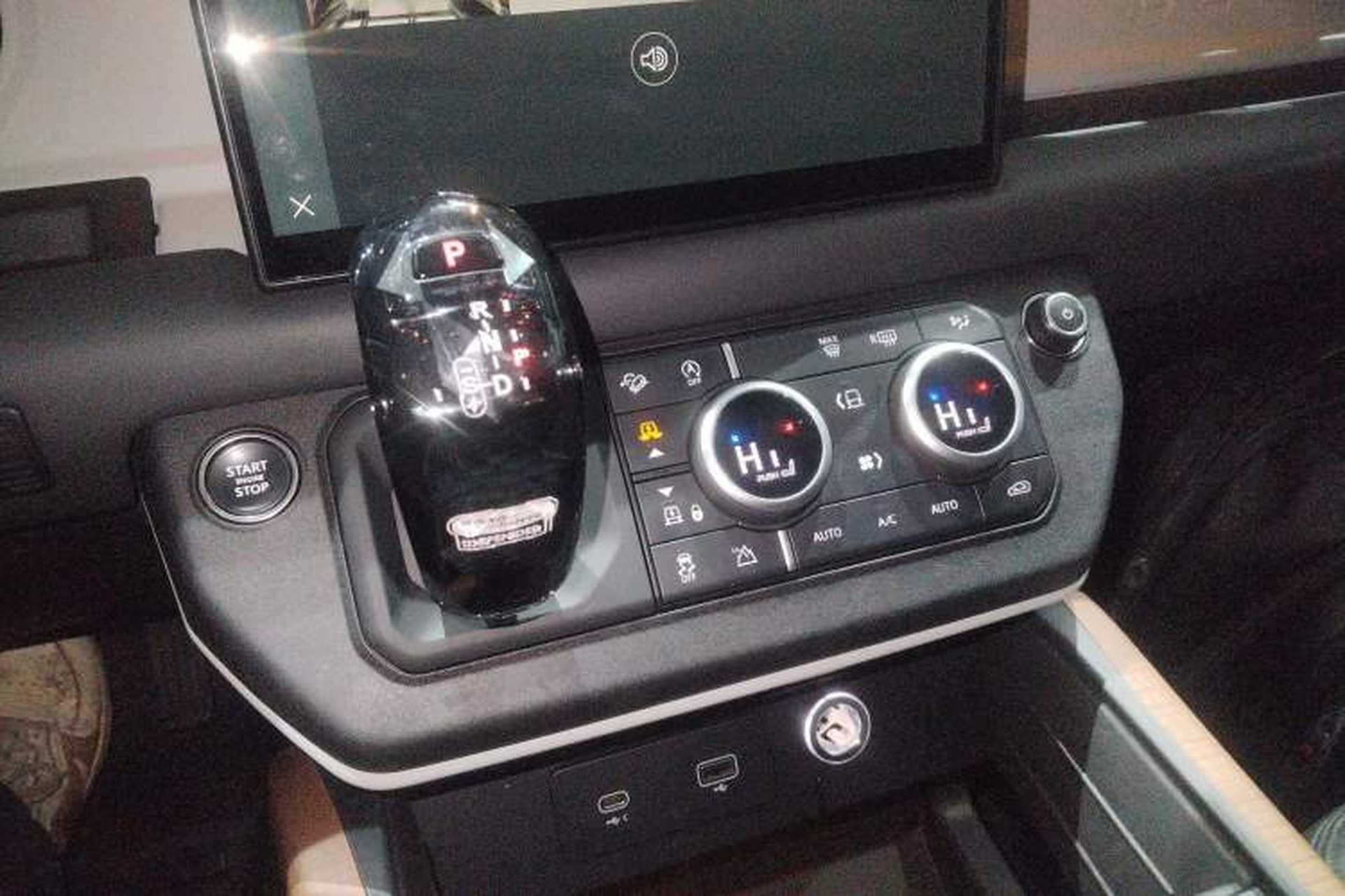 Used Land Rover Defender 2023 Facelift 110 3.0T P400 Dark Edition Gear Lever