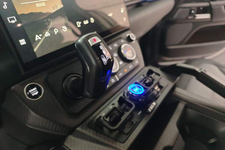 Used Land Rover Defender 2023 110 3.0T P400 X-DYNAMIC HSE Gear Lever