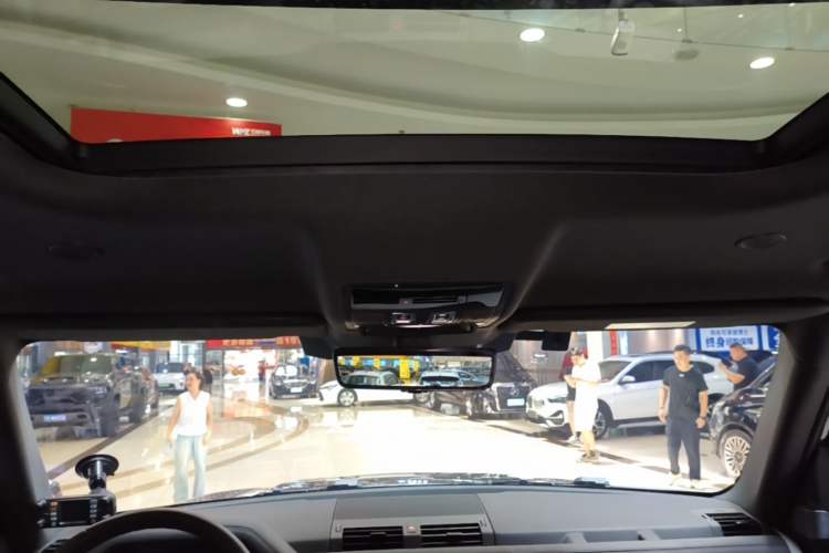 Used Land Rover Defender 2023 Facelift 110 3.0T P400 X-DYNAMIC HSE Headliner