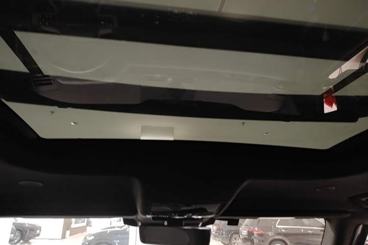 Used Land Rover Defender 2023 Facelift 110 3.0T P400 X-DYNAMIC HSE Headliner