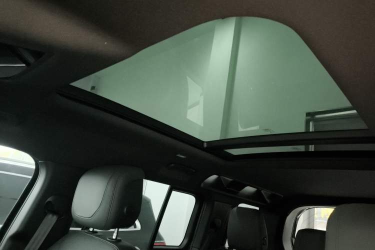 Used Land Rover Defender 2023 Facelift 110 3.0T P400 X-DYNAMIC HSE Headliner