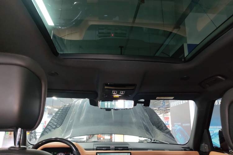 Used Land Rover Defender 2023 Facelift 110 3.0T P400 X-DYNAMIC HSE Headliner