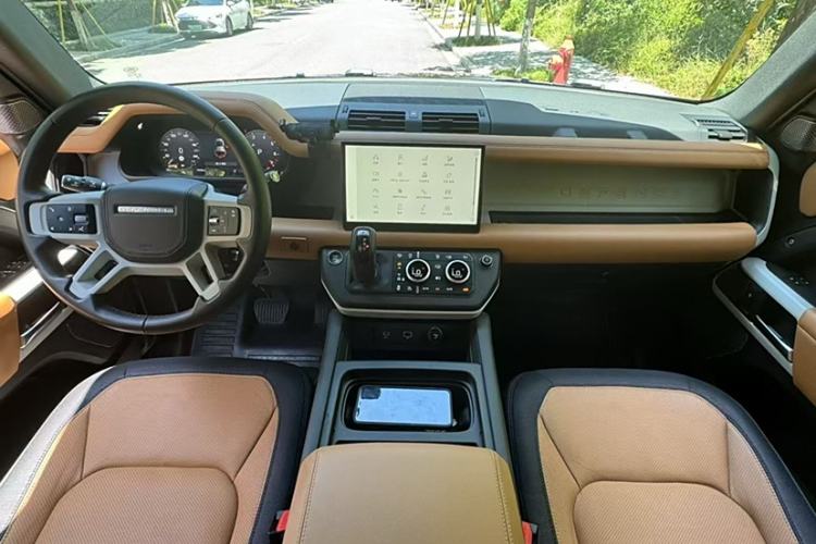 Used Land Rover Defender 2023 Facelift 110 3.0T P400 X-DYNAMIC HSE Interior 1