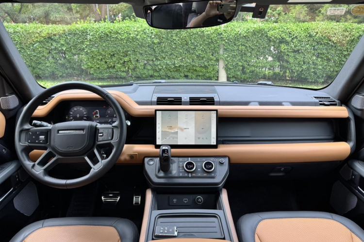 Used Land Rover Defender 2023 130 3.0T P400 X Interior 1