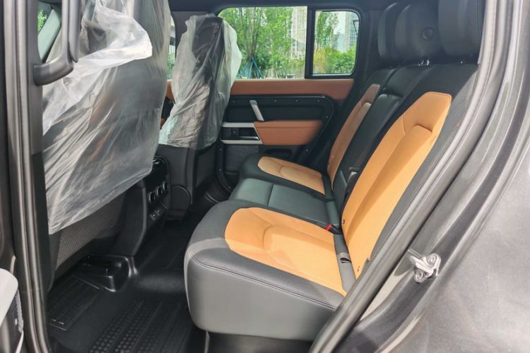 Used Land Rover Defender 2023 Facelift 110 3.0T P400 X-DYNAMIC HSE Interior 1