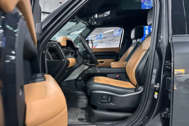 Used Land Rover Defender 2023 Facelift 110 3.0T P400 X-DYNAMIC HSE Interior 10